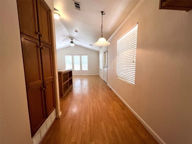 Building Photo - 286 FM 1696