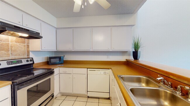 Building Photo - 12250 Copper Tree Pvt Ln