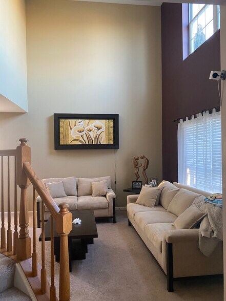 Building Photo - 1915 Chestnut Grove Dr