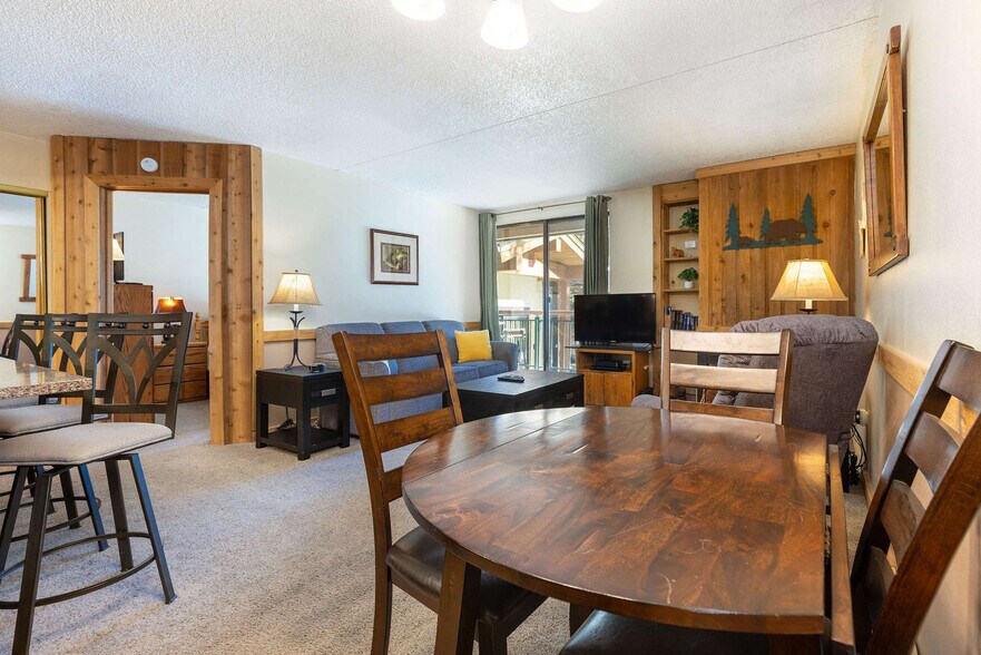 Building Photo - 455 Village Rd