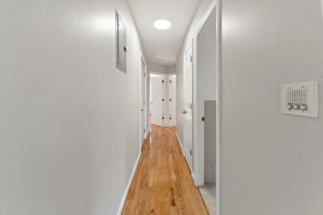 Building Photo - 1309 Vreeland Ave