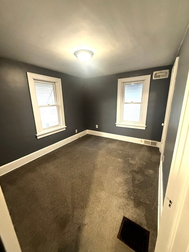 Building Photo - Three bedroom two bathroom home for rent