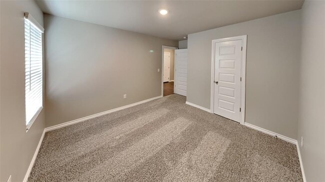 Building Photo - 2724 Dennis Dr