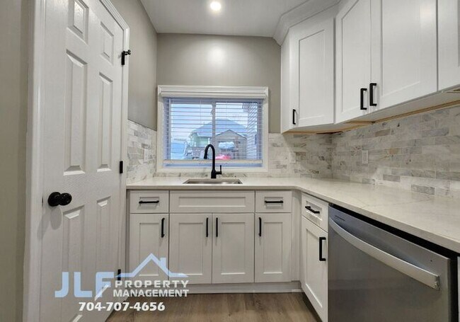 Building Photo - Beautifully Remodeled 1 Bed/1 Bath Home in Cramerton!