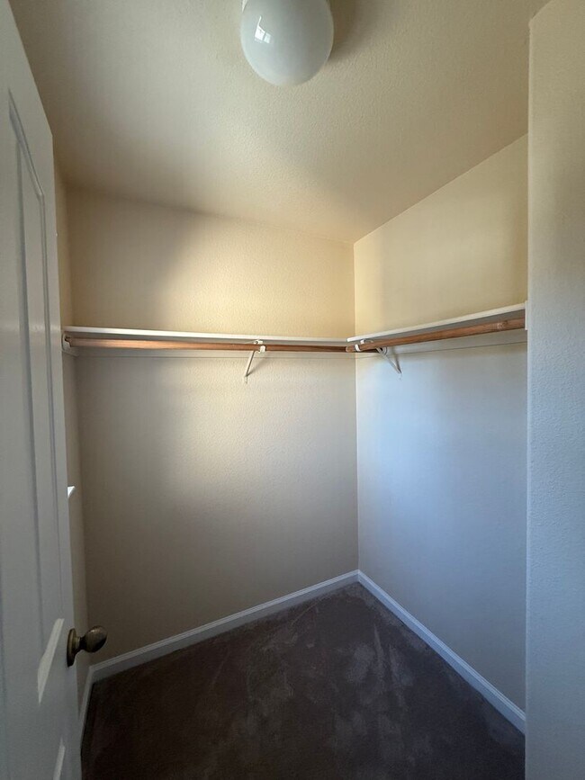 Building Photo - Come Check out this Lovely 4 Bedroom 2.5 B...
