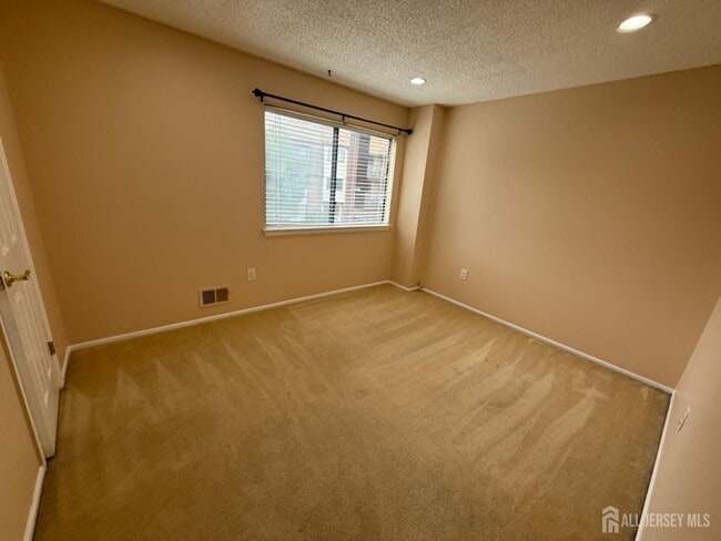 Building Photo - 1302 Edison Glen Terrace