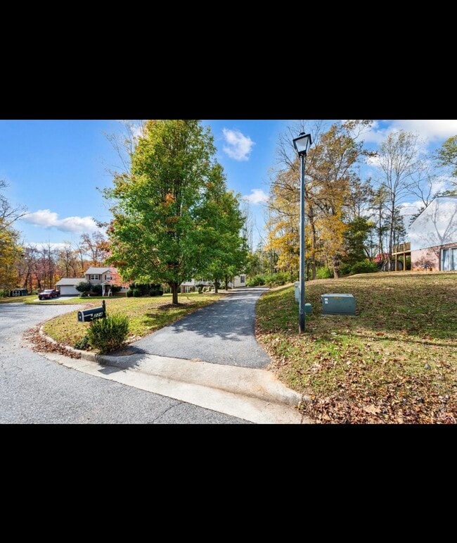 Building Photo - 224 Dove Ct