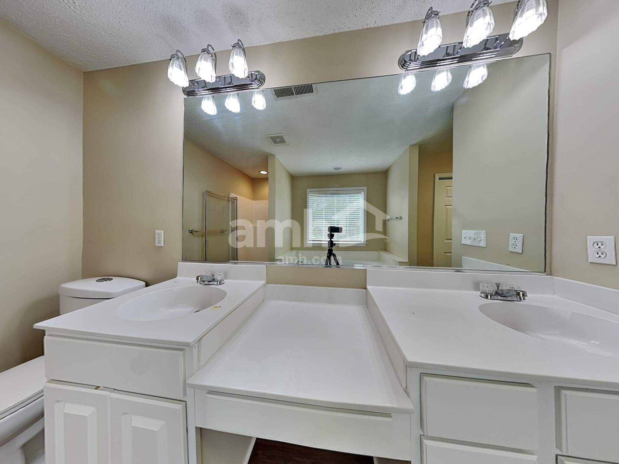 Building Photo - 401 Tar Heel Ln