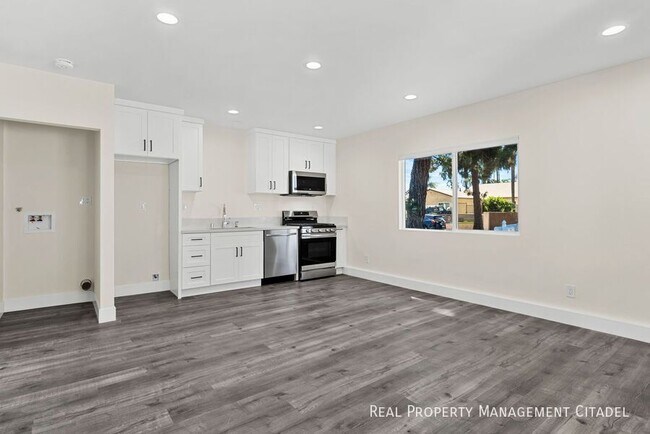 Building Photo - 13050 Tonopah St