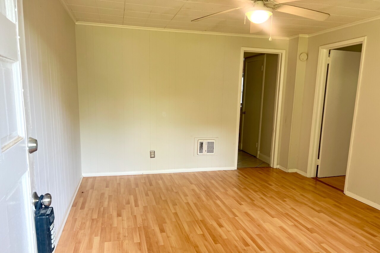 Building Photo - 2103 Pender Ave