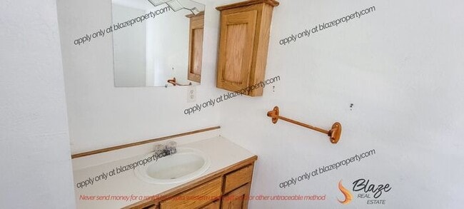 Building Photo - 3 Bedroom 1 Bathroom for rent