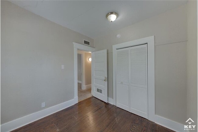 Building Photo - 1258 N Lewellen Ave