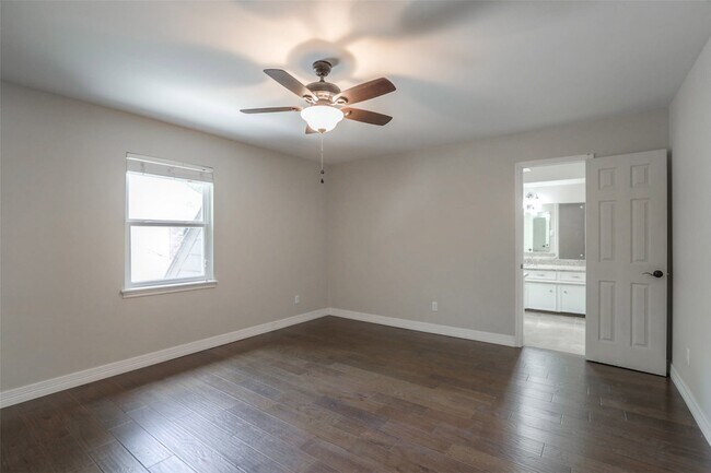 Building Photo - 730 Bison Dr