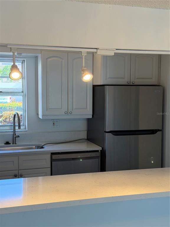 Building Photo - 7420 Bay Island Dr S