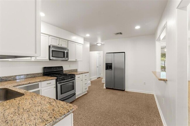 Building Photo - 6151 Charlotte Dr