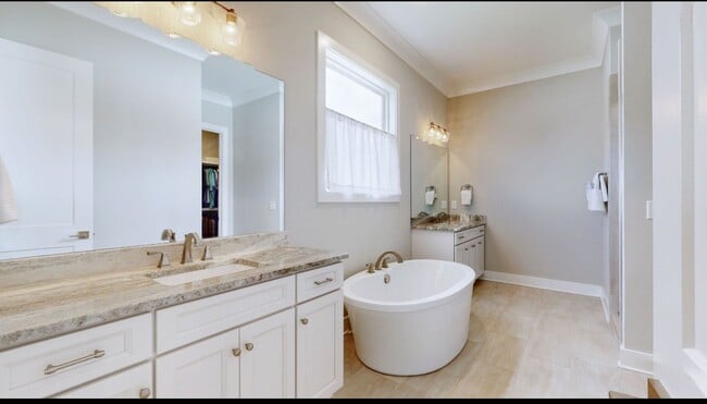 Building Photo - Durham Farms of Hendersonville!