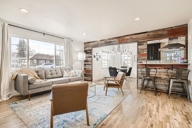 Building Photo - Updated 3BD/ 2BA home in Denver, CO! Available January 1st