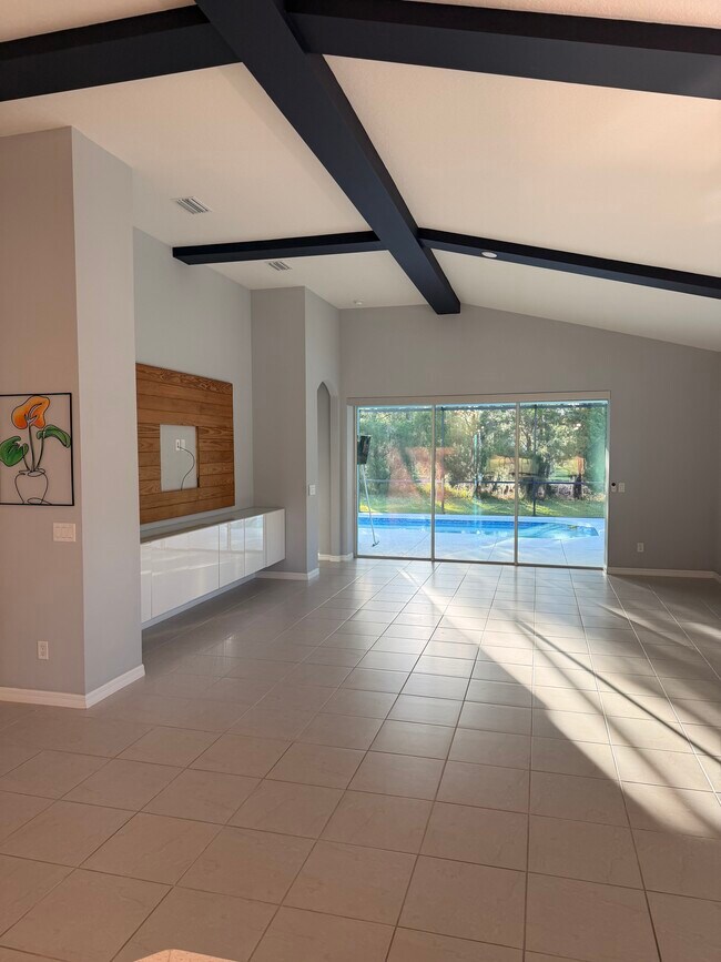 Building Photo - 4325 Renwick Dr