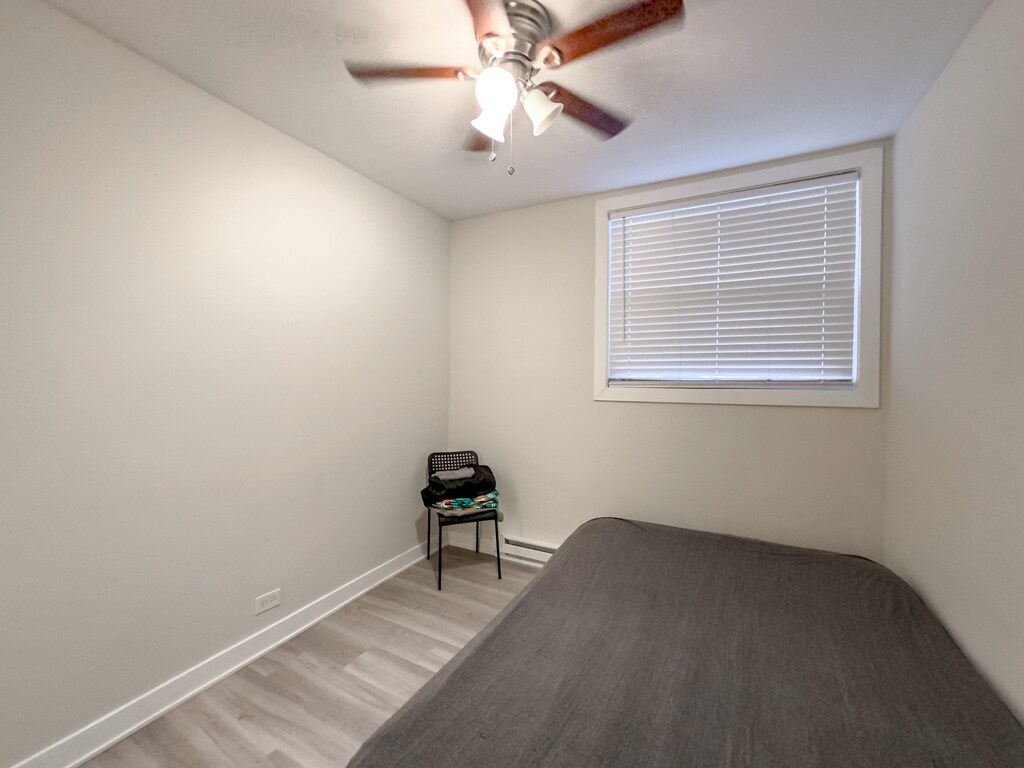 Building Photo - 715 W Roscoe St