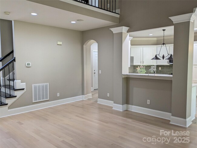 Building Photo - 364 Chuckwood Rd