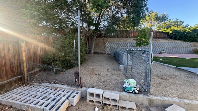 Building Photo - 4bed/2bath/2car garage. RV parking & massive landscaped backyard in cut-de-sac