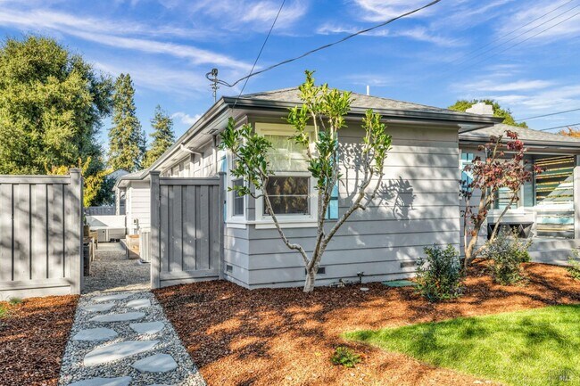 Leonard Avenue entry - 163 California Ave
