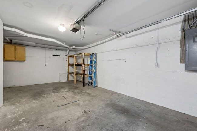 Building Photo - 219 Fairmont Ct