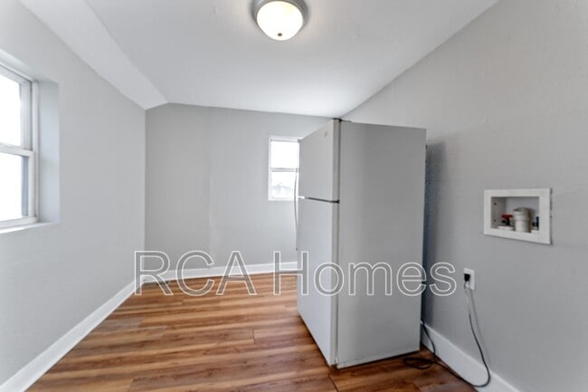 Building Photo - 2956 Ruckle St