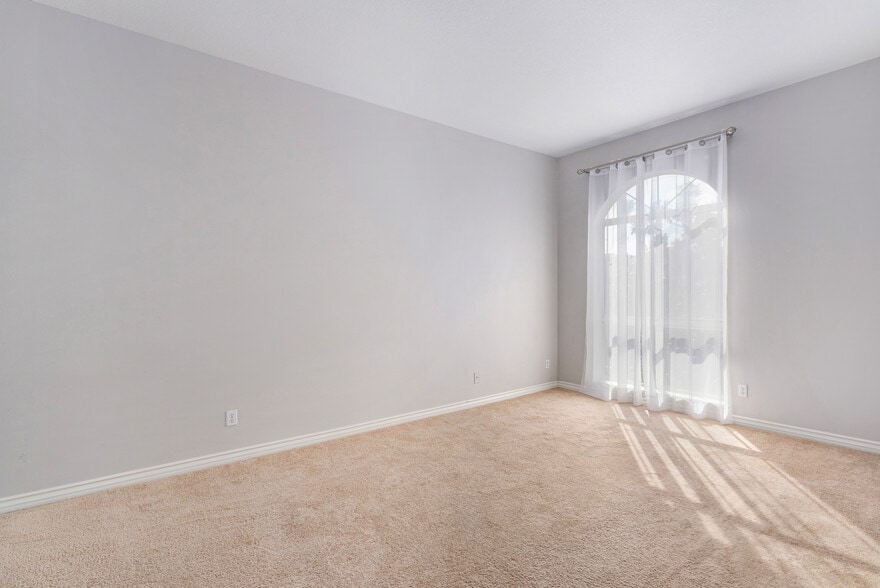 Building Photo - 1820 S Beverly Glen Blvd