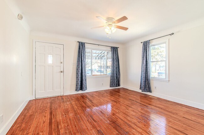 Building Photo - Charming Hazel Park Bungalow with Renovated Kitchen & Fenced Yard