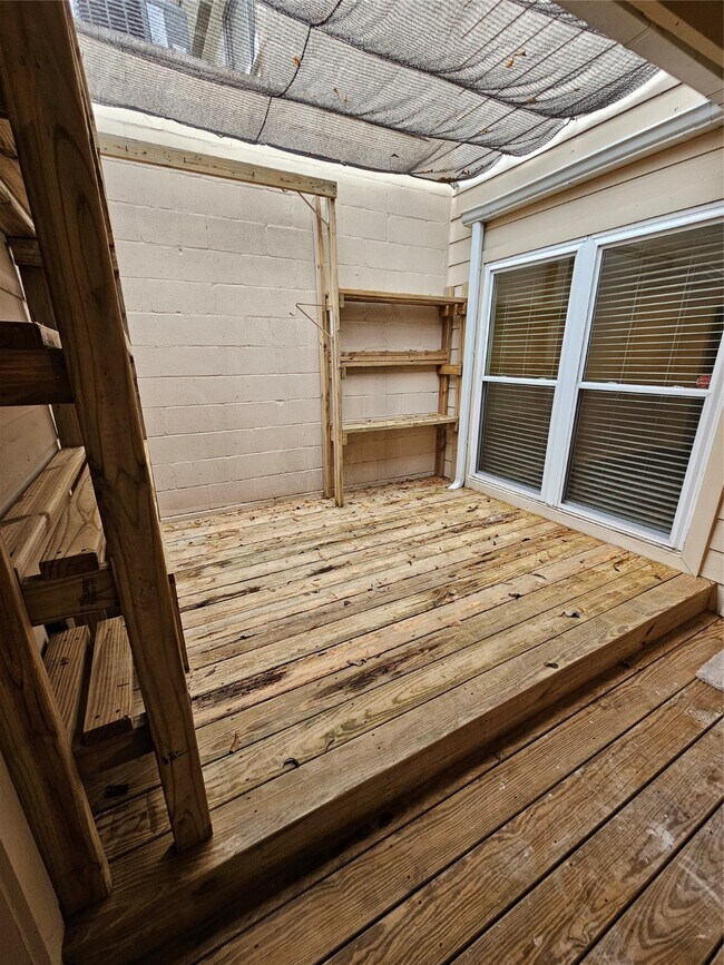 Building Photo - 1809 Saxony Ln