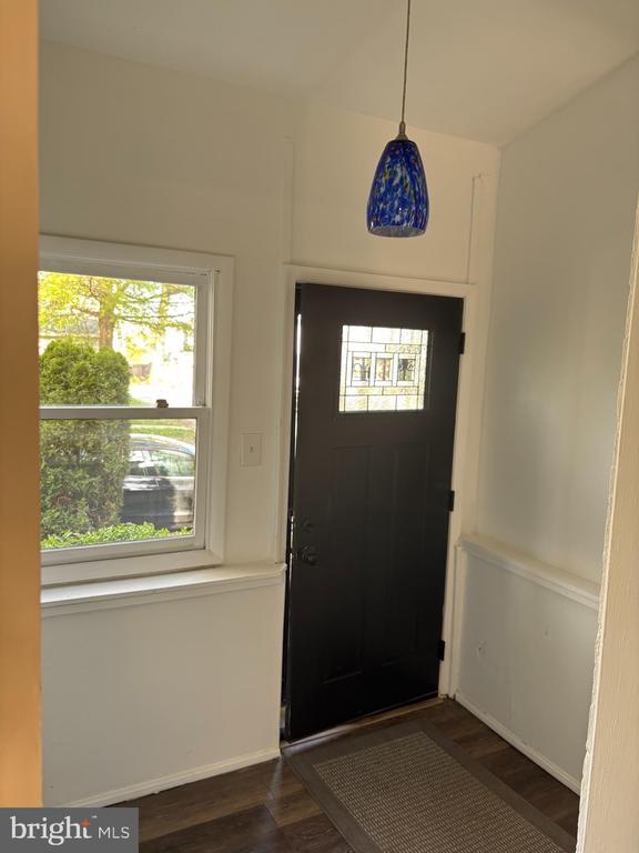 Building Photo - 213 Vernon St