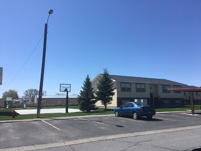 Building Photo - Fully remodeled 2 bedroom/1 bathroom apartment for rent in Blackfoot!