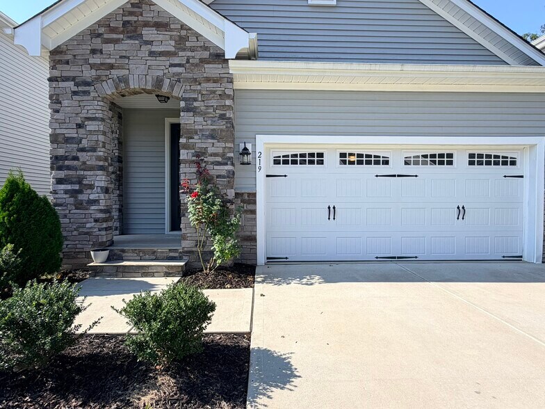 Building Photo - 219 Wood Orchid Ln