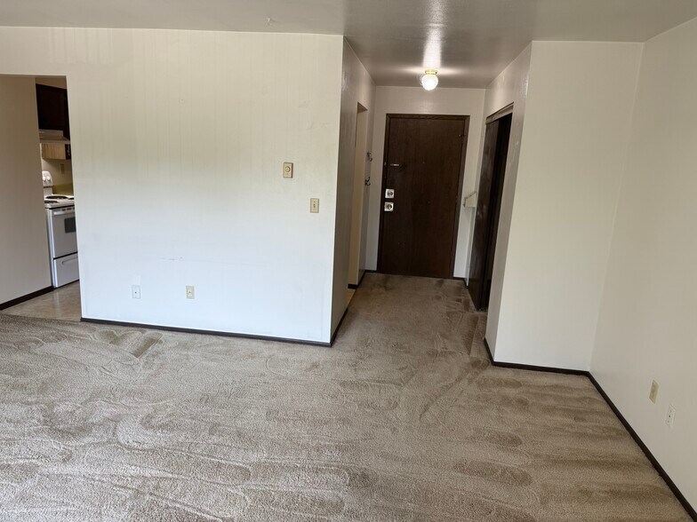 Building Photo - 109 E Monroe Ave