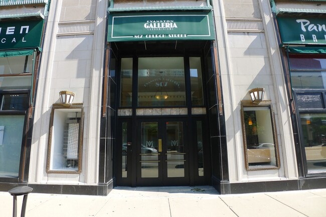 Building Photo - 807 Church St