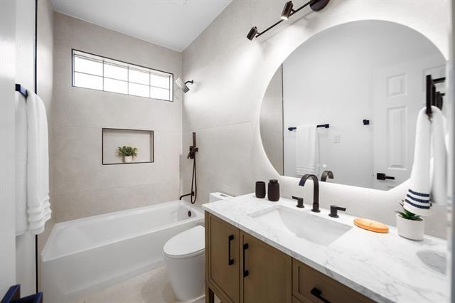 Building Photo - 7505 Larchmont Dr