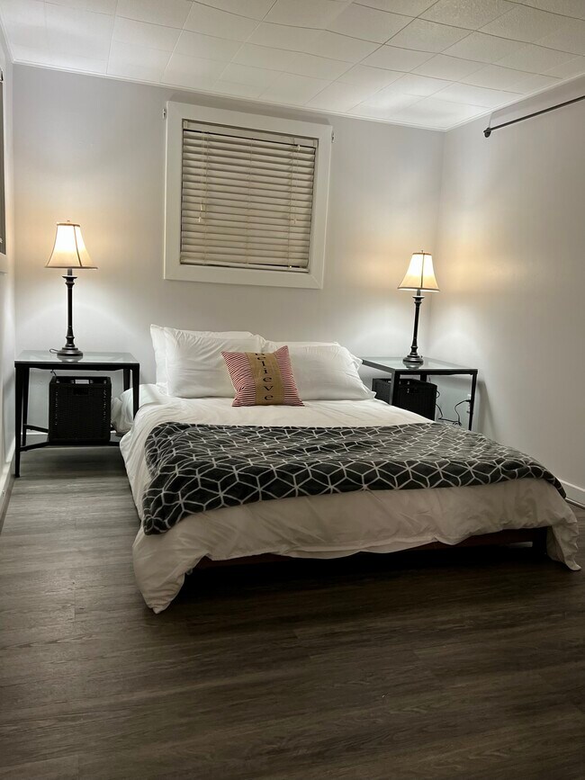 Building Photo - 551 N 137th St