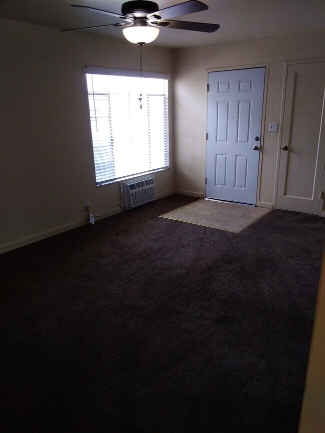 Building Photo - 1106 E Lansing Way