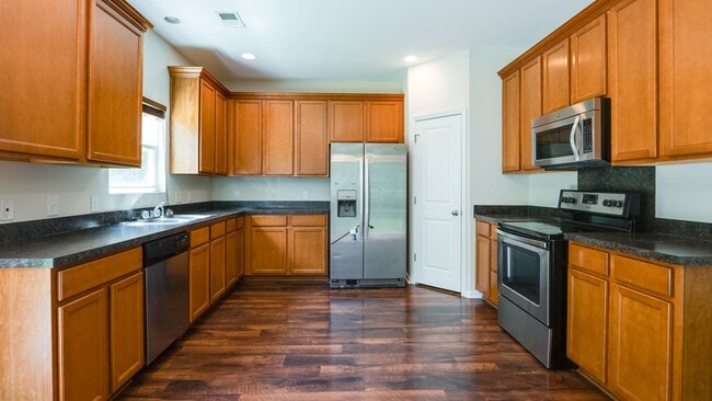 Building Photo - 4 Bedroom 2.5 Bath House in Sophia Landing...