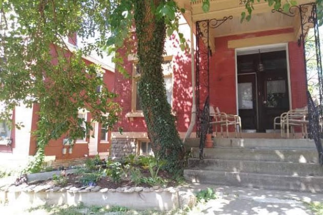 Building Photo - 2451 Maplewood Ave