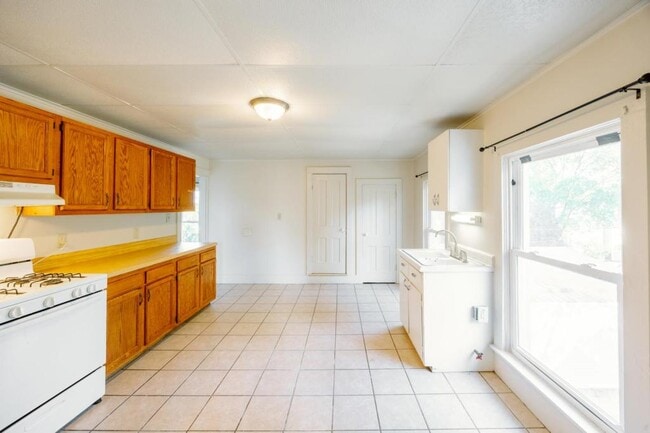 Building Photo - 313 Cherry St