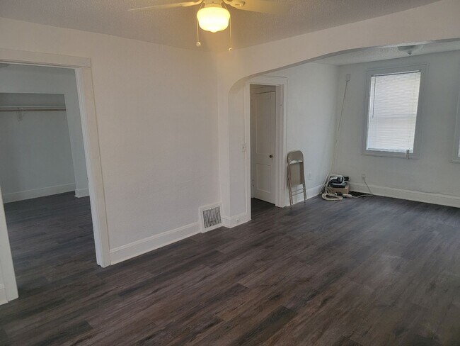 Building Photo - 1212 Bush Ave