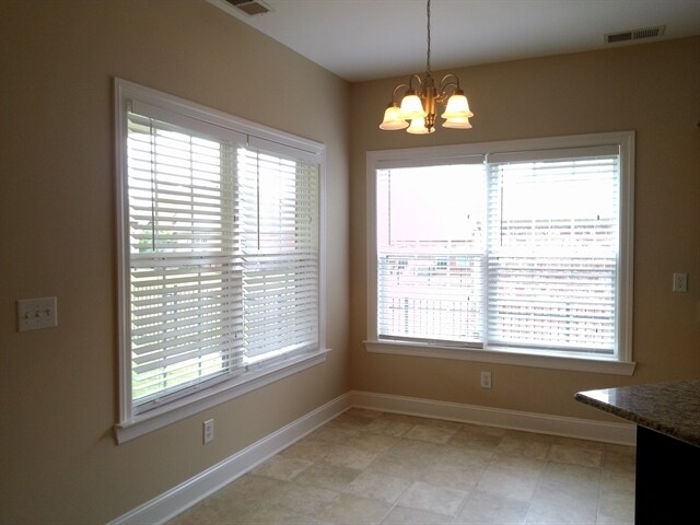 Building Photo - 4013 Lilac Ln