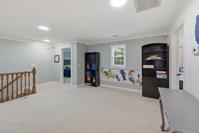 Building Photo - 1733 Carriage Ct