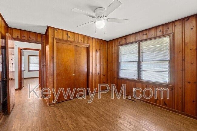 Building Photo - 1457 Columbia Hwy N