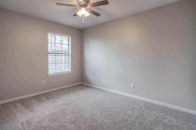 Building Photo - 3011 Sand Dr