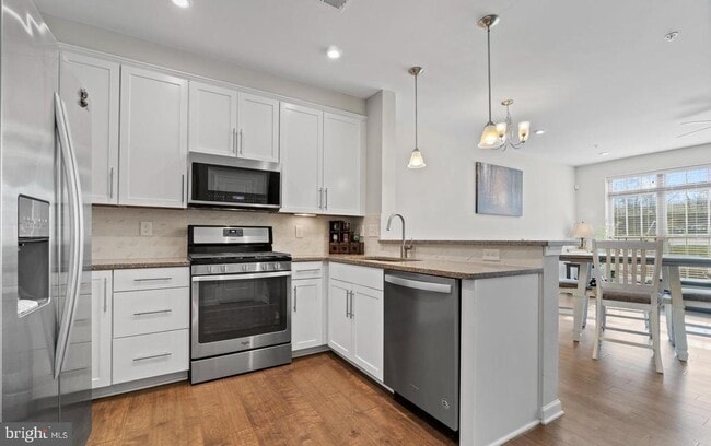Building Photo - 14859 Chrysler Ct