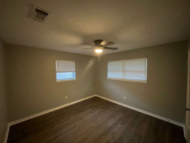 Building Photo - 6172 Whitman Ave