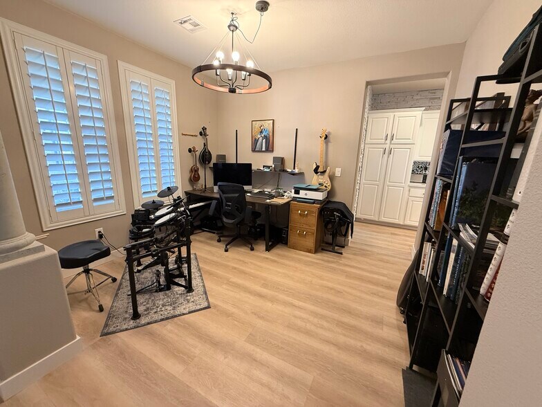 Building Photo - 10246 Rio de Thule Ln